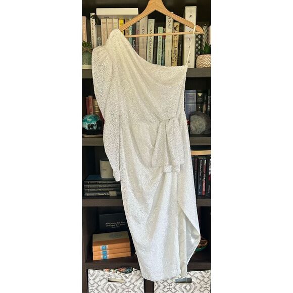 NWT Gigii’s Snowy Sequin Dress In White Size Medium MSRP $461 - Picture 3 of 10